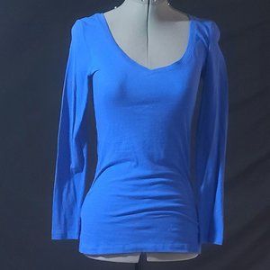 NWOT Bright Blue Long Sleeve V-Neck Shirt by Made For Me 2 Look Good Size Medium
